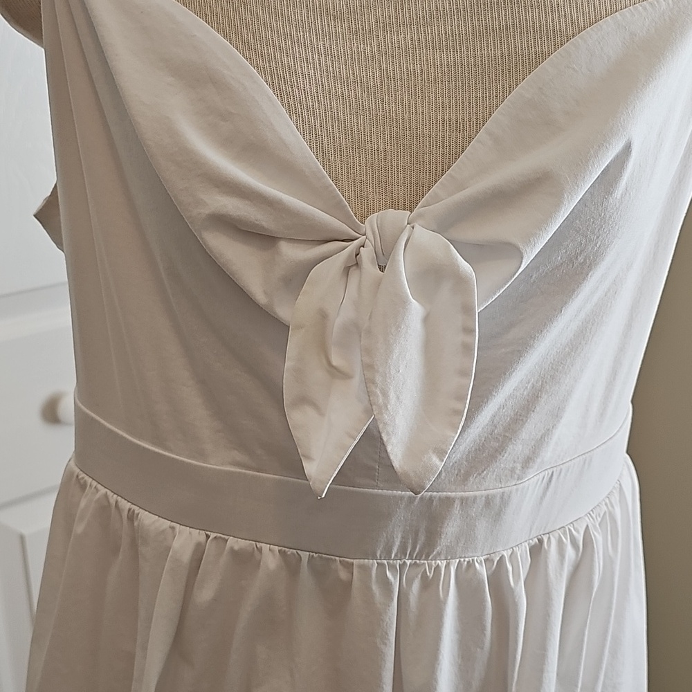 White Spaghetti Strap Tie-Front Skater Sundress. Torrid Size 1 Pluss Size. - Picture 3 of 8